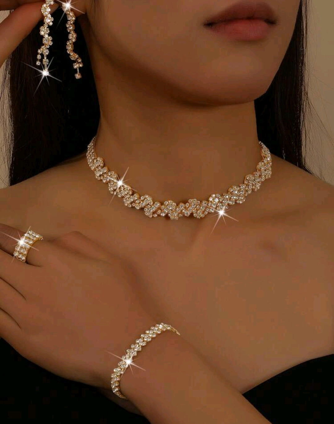 Elegant gold jewelry set