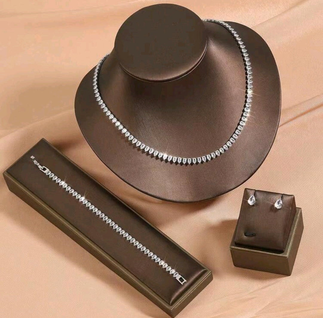 Cubic zirconia silver set